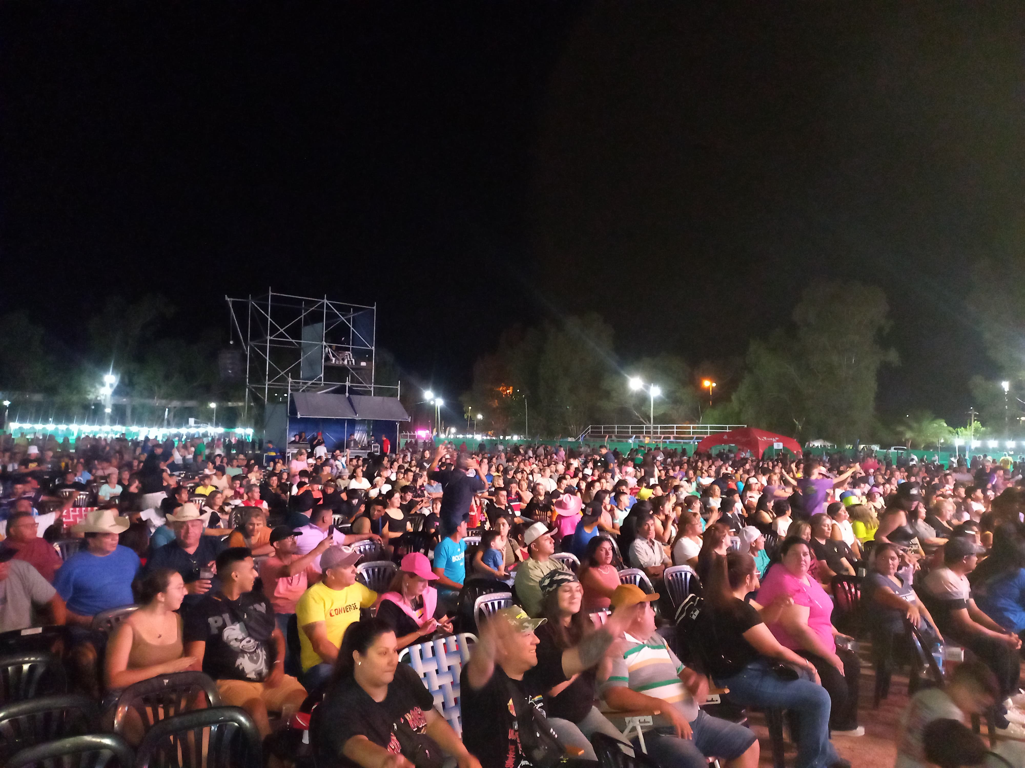 Brillante noche de la 37° edición del Festival Provincial del Dátil.