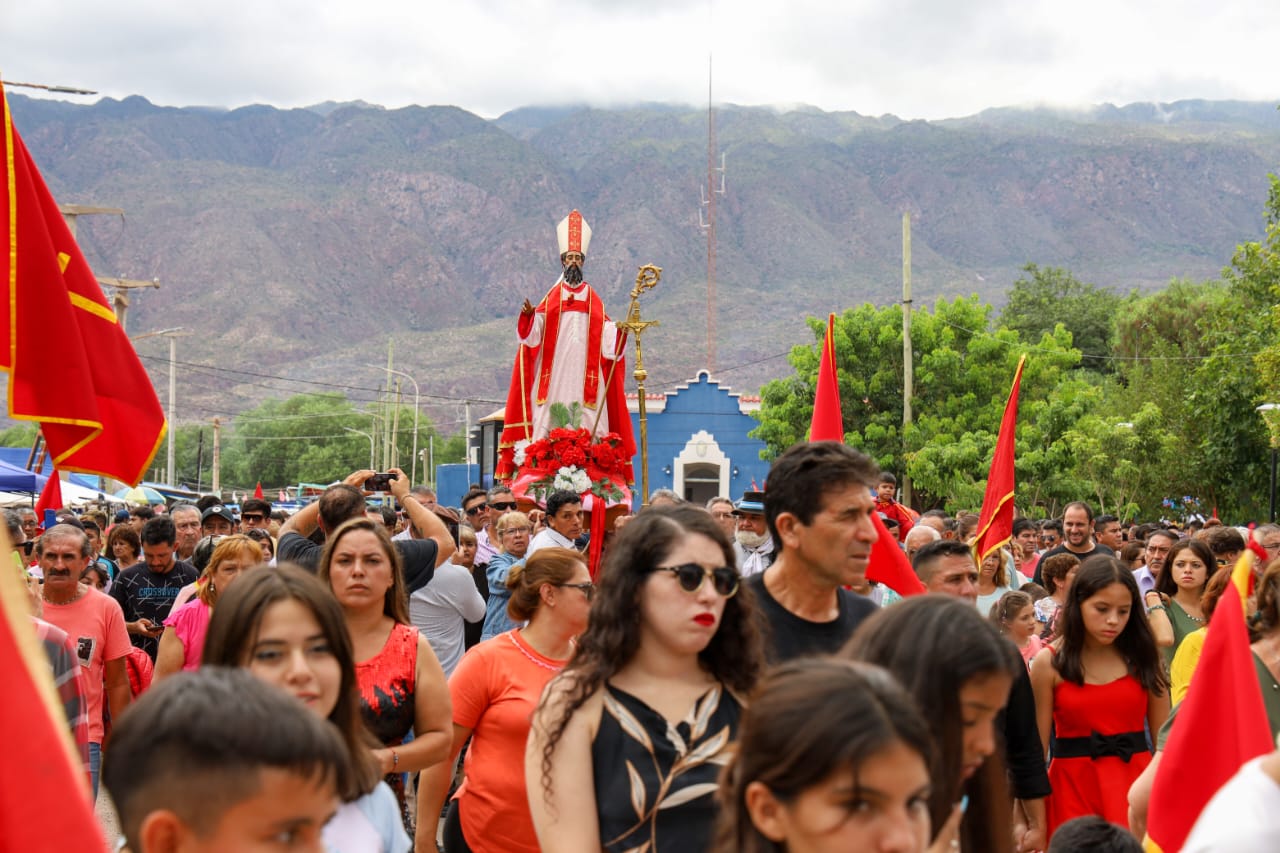 El gobernador Ricardo Quintela asistió a las fiestas patronales en San Blas de Los Sauces
