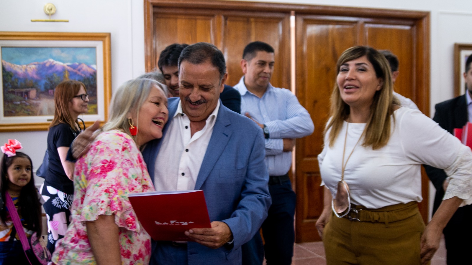 El gobernador Ricardo Quintela entregó Decretos de pase a Planta a empleados de APOS