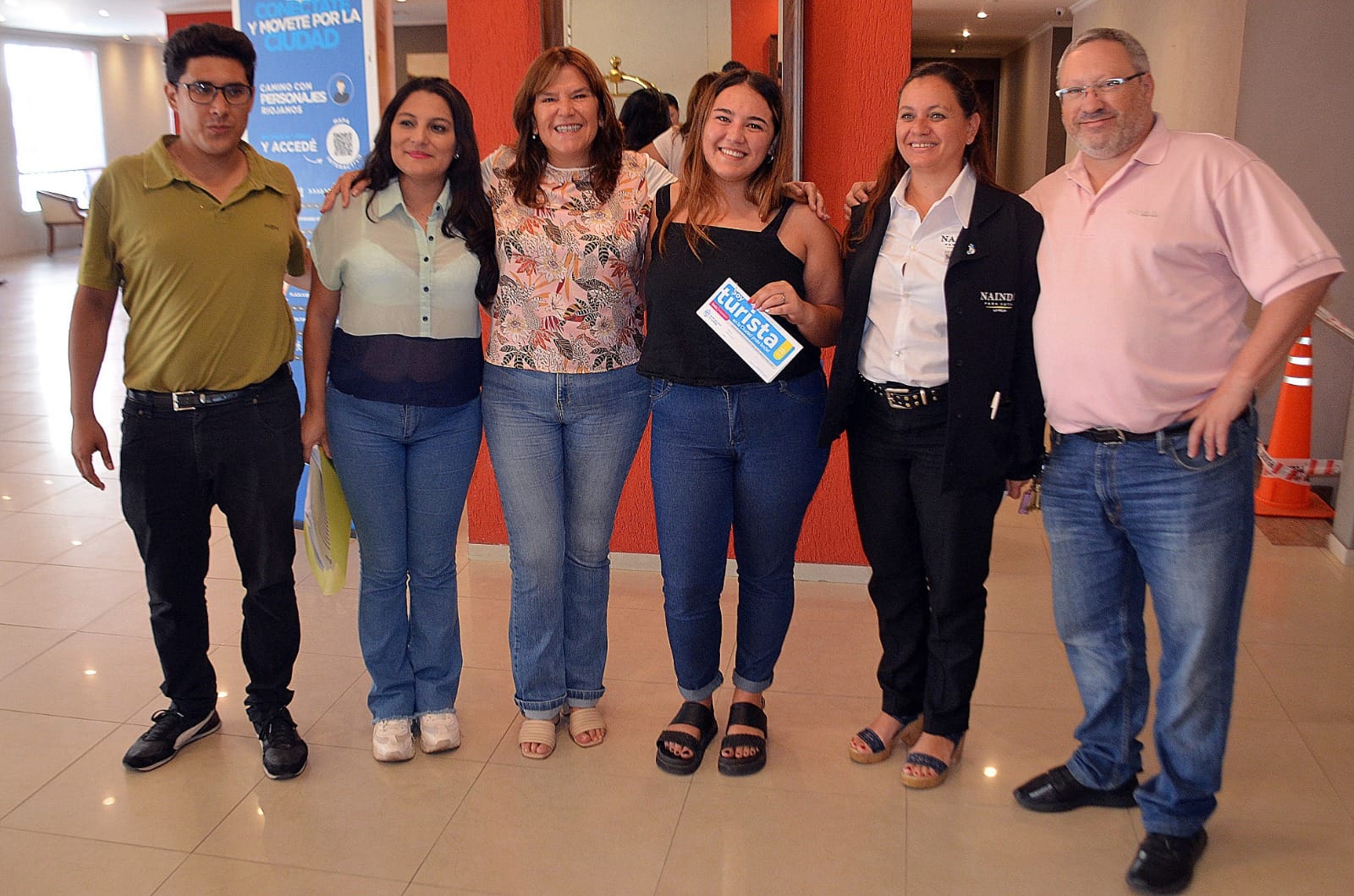 La Intendenta Ines Brizuela y Doria entrego obleas de estacionamiento gratuito a turistas.