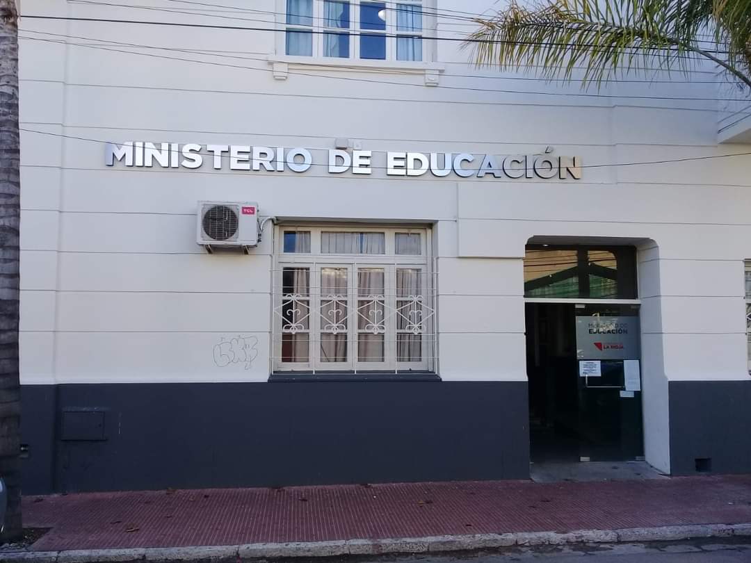 Educación adhiere al asueto administrativo del viernes