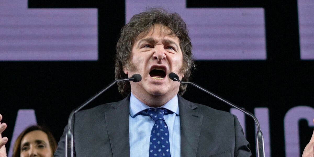 Milei llamo cabeza de termos al 54% de argentinos que lo votaron. 