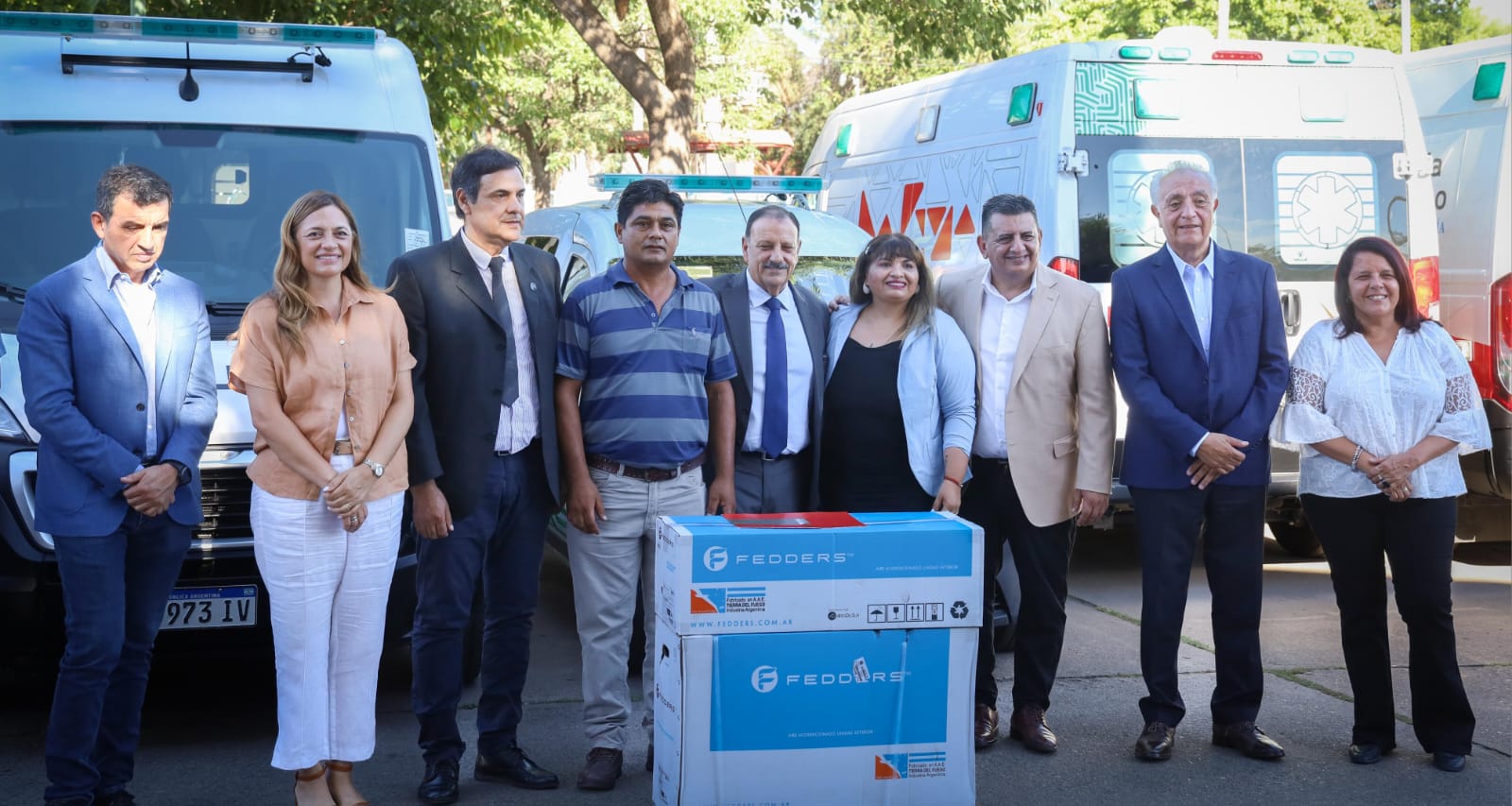 El gobernador Ricardo Quintela fortalece la salud provincial con la entrega de modernas ambulancias.