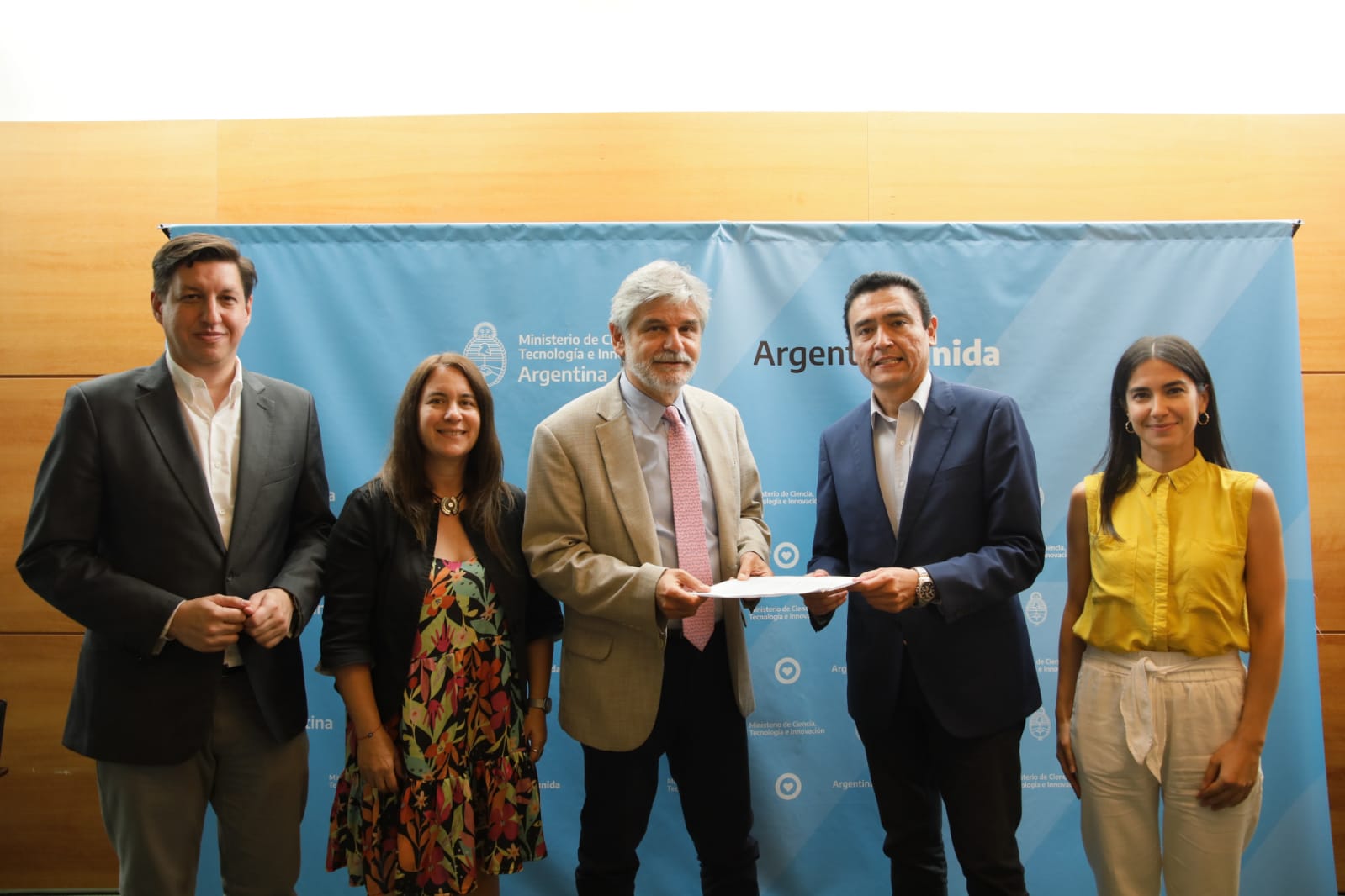 Firman importante acuerdo para el desarrollo científico y académico en La Rioja