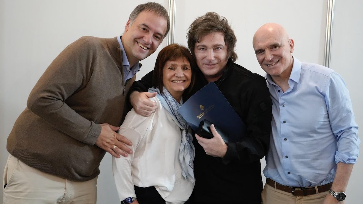 El fin del ajuste más grande de la Historia con paz social, el derrape del consumo, el mal momento de Milei y las exigencias de la represora Bullrich.