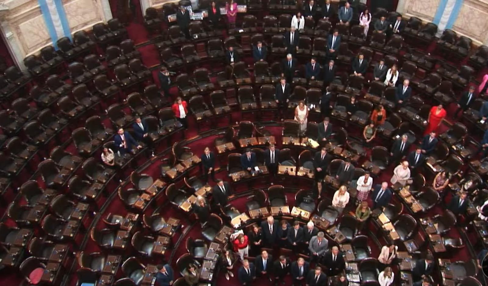 Insultos, golpes y mentiras en el discurso de Milei en el Congreso. Un país para pocos