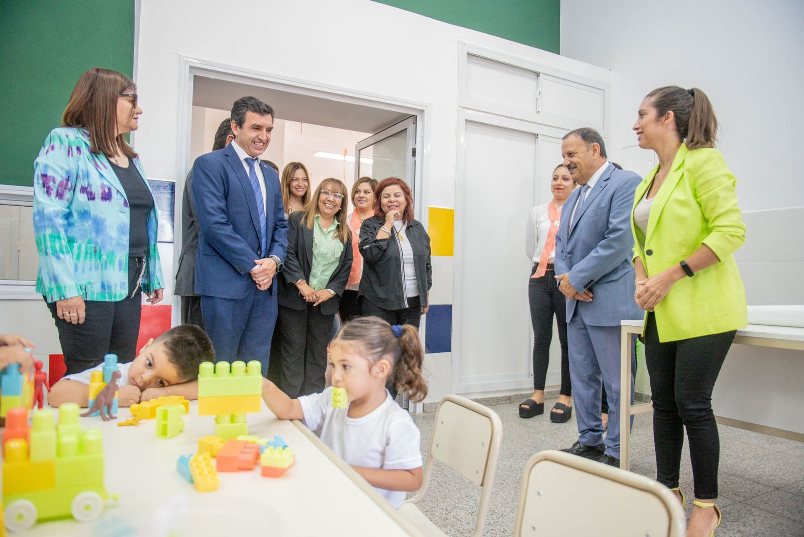 Mientras Milei desprecia al Estado, Quintela lo pone a disposición de la gente e incrementa la inversión en alimentación escolar.