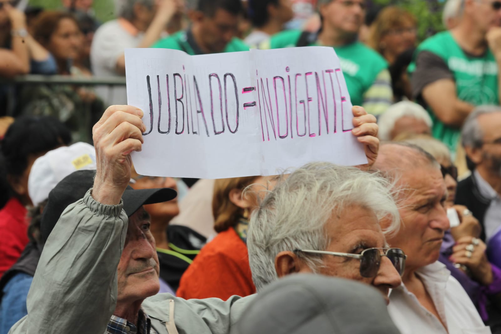 Los jubilados de la mínima pierden 78.000 pesos por mes.