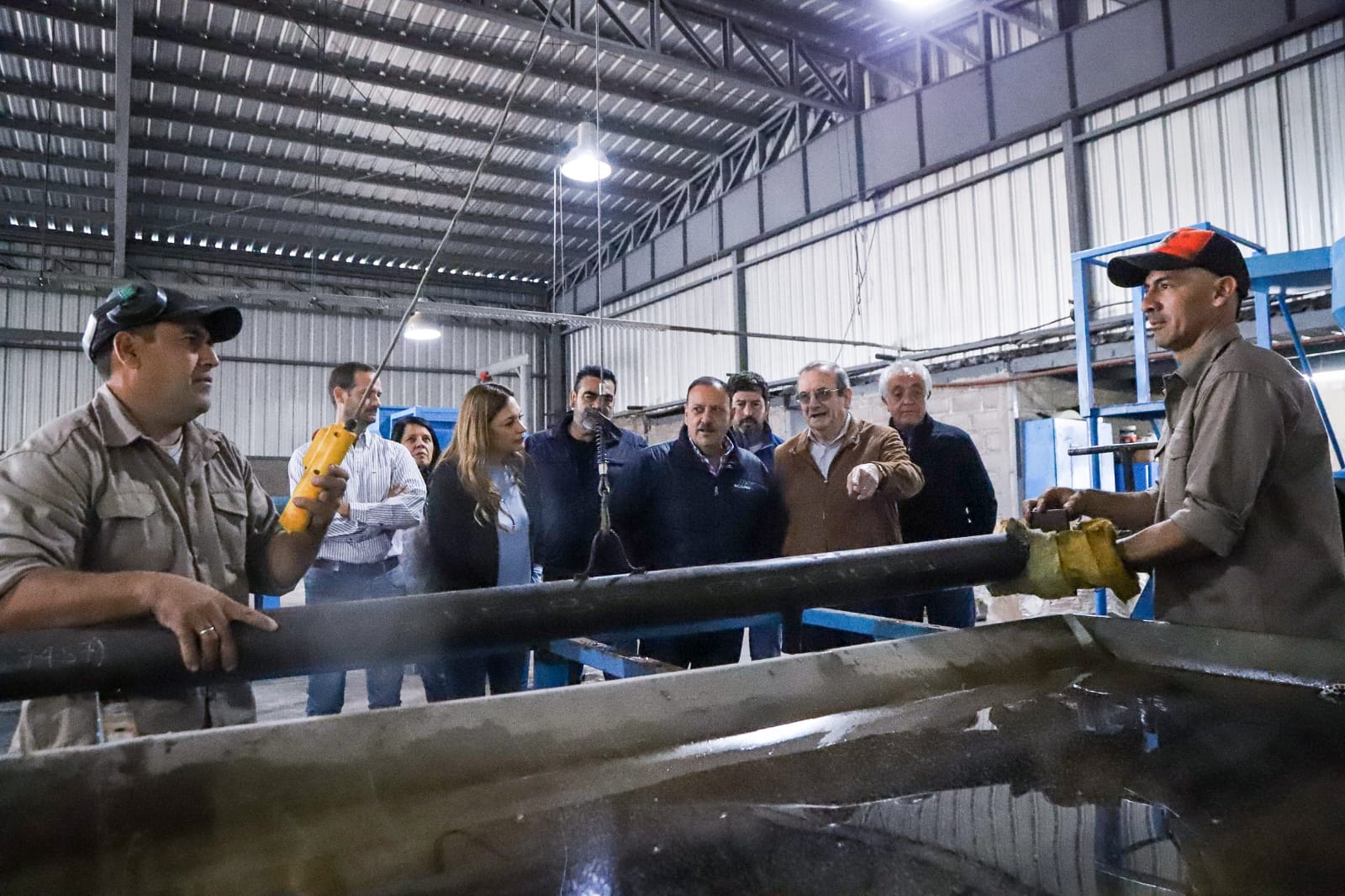 El gobernador Ricardo Quintela visitó la fábrica Recypack que aumentó su producción con compromiso ambiental 
