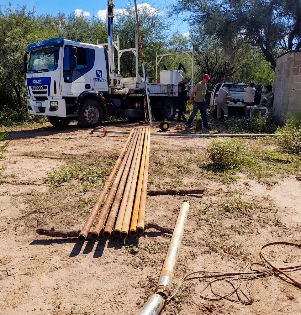 Rápida intervención del Gobierno provincial permitió restablecer el servicio de agua potable en el sur riojano.