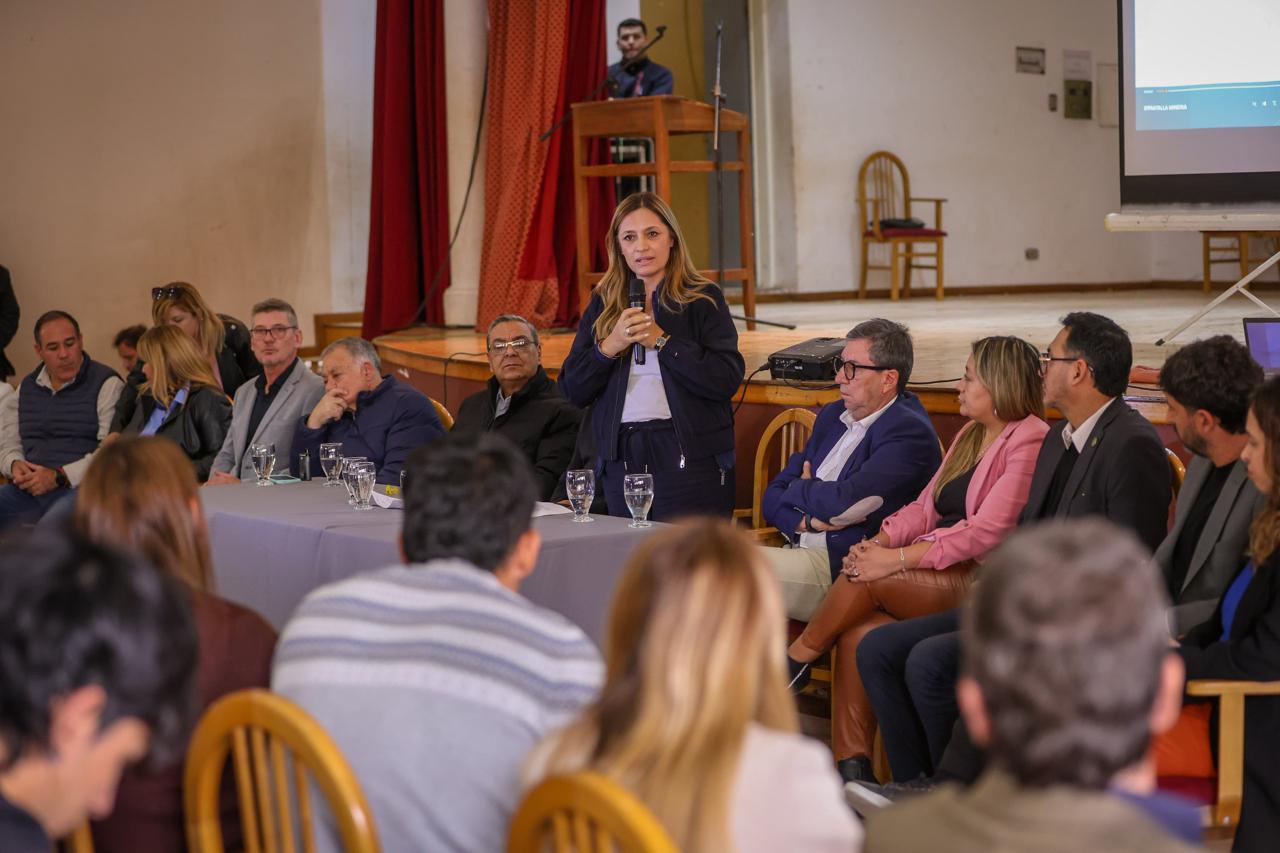 La Rioja impulsa la minería con un plan para proveedores y mano de obra local.