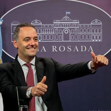 Motosierra selectiva: mientras se cierran oficinas y se recortan empleos, Adorni suma personal y presupuesto millonario.