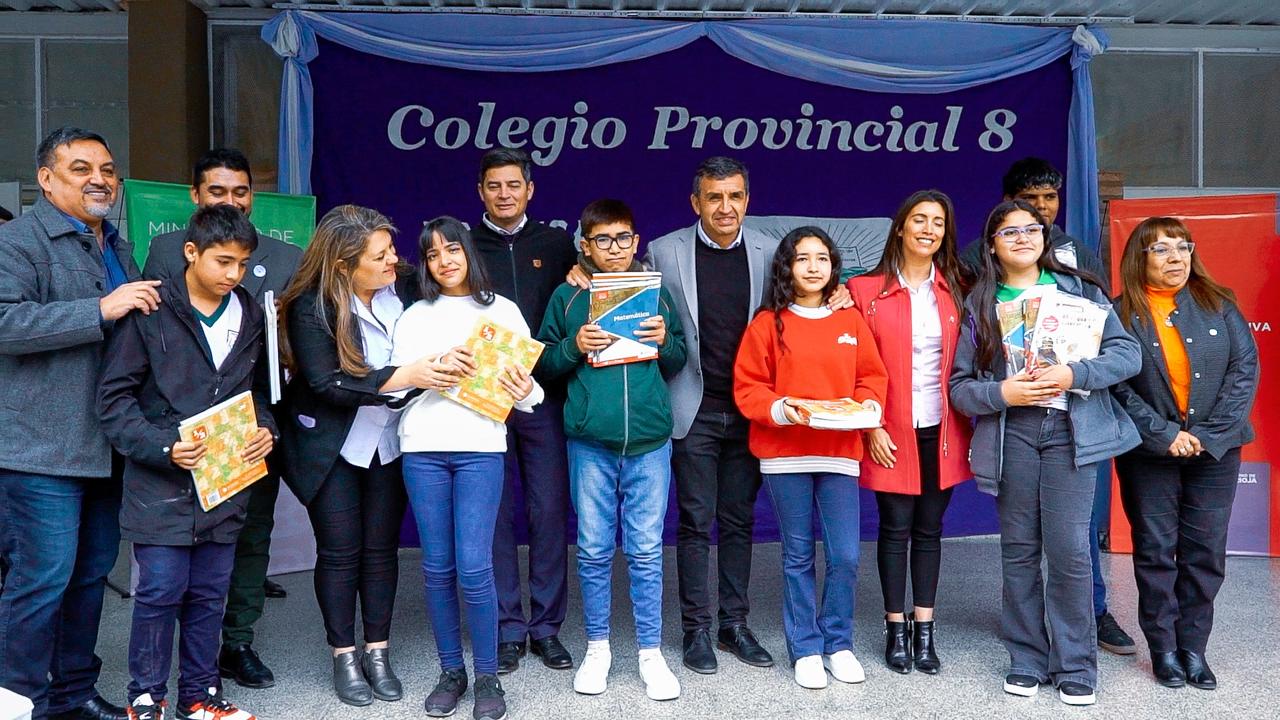 Más de 6 mil estudiantes secundarios de La Rioja prometieron Lealtad a la Constitución.