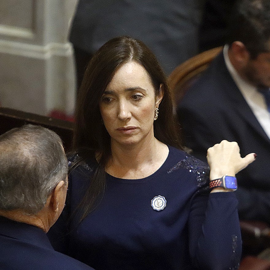 El Senado podría devolver la ley ómnibus a Diputados por el escándalo del tabaco y amenaza el pacto de mayo de Milei.