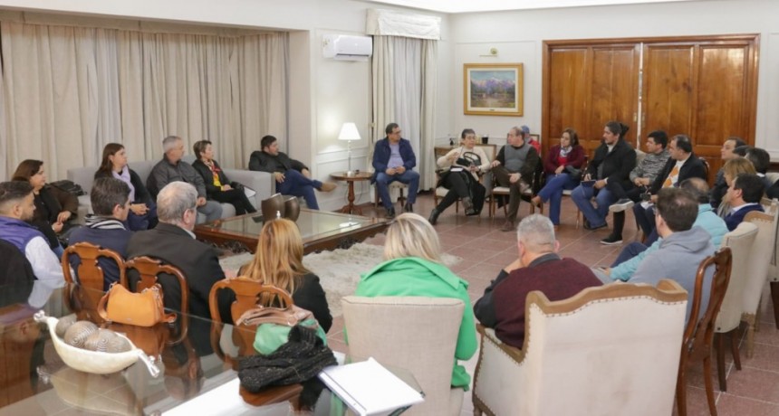 Quintela se reunió con gremios docentes