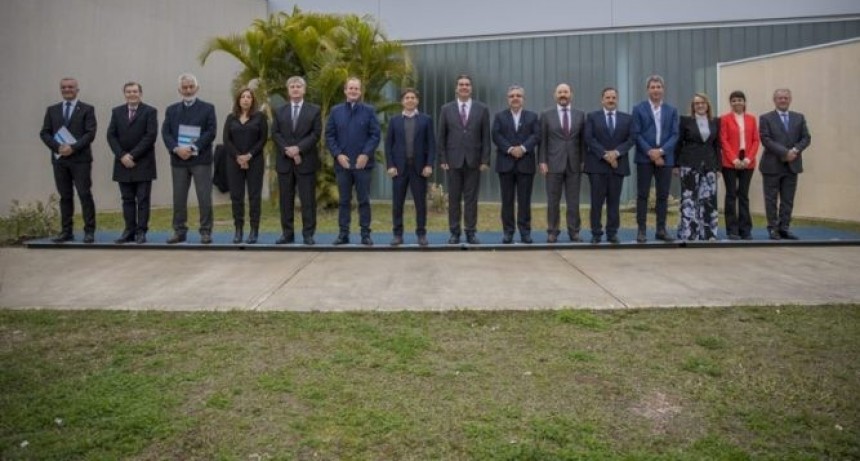 Consejo Hidrovía: Gobernadores pedirán la inclusion de las provincias del NEA y del Canal Magdalena a la vía Troncal
