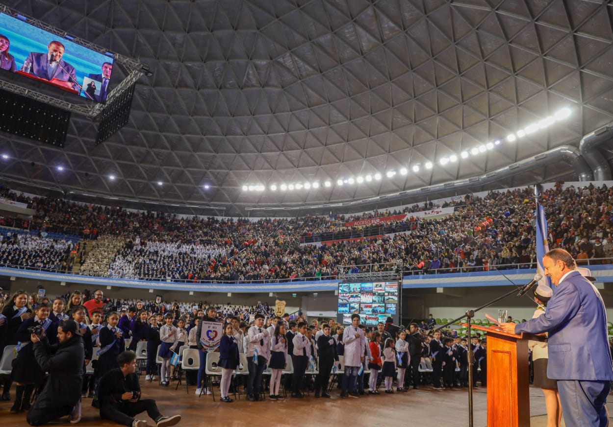 Ricardo Quintela: “La bandera nos iguala y nos recuerda que el país somos todas y todos”