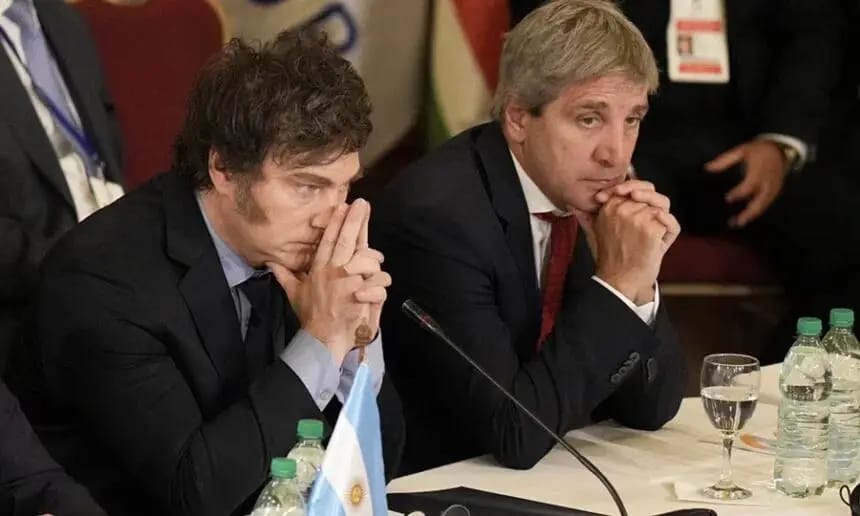 Apenas 1 de cada 5 argentinos tiene dólares y la mitad no los quiere “invertir” en la economía.