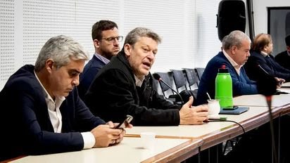Universidad de Rio Cuarto. 10 mil docentes dejaron la universidad porque los sueldos cayeron el 80%.