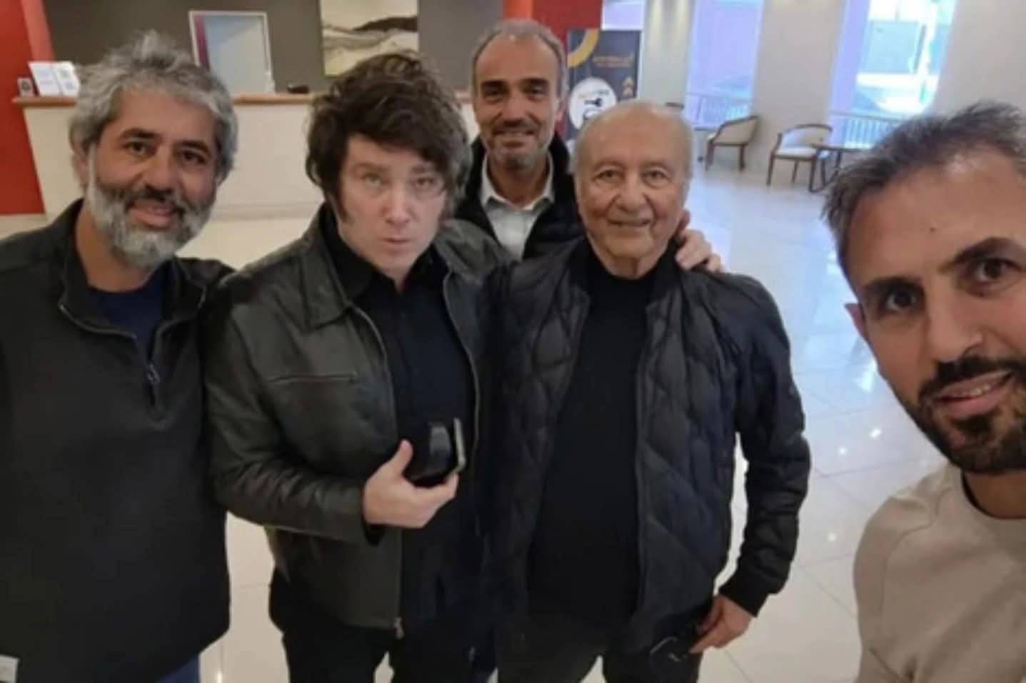 No todo lo que brilla es oro. El entramado de negocios con el Estado Nacional de 2 sociedades vinculadas al clan Menem. 