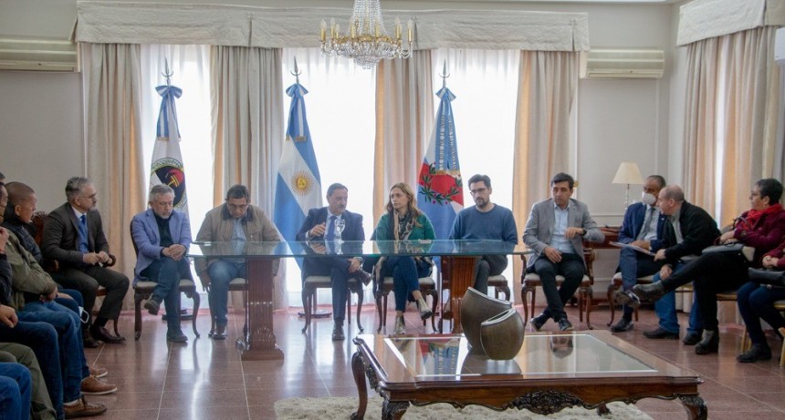 El gobernador Quintela anunció un nuevo incremento  salarial de 6 mil pesos para todo el sector público 