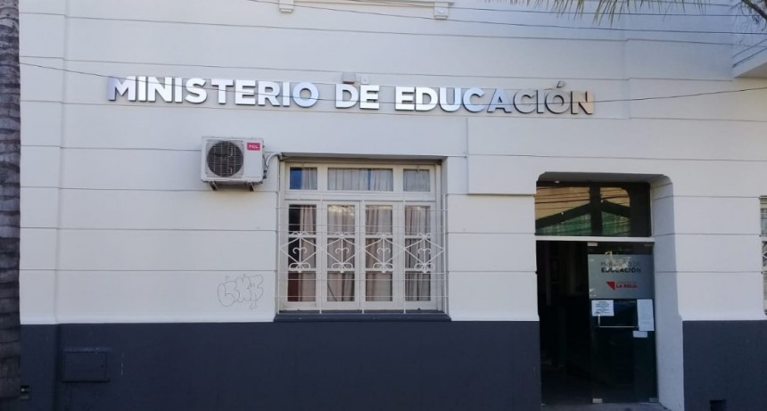 El Ministerio de Educación está aplicando descuentos y en algunos casos, realiza sumarios a docentes que no cumplan con la jornada de trabajo.