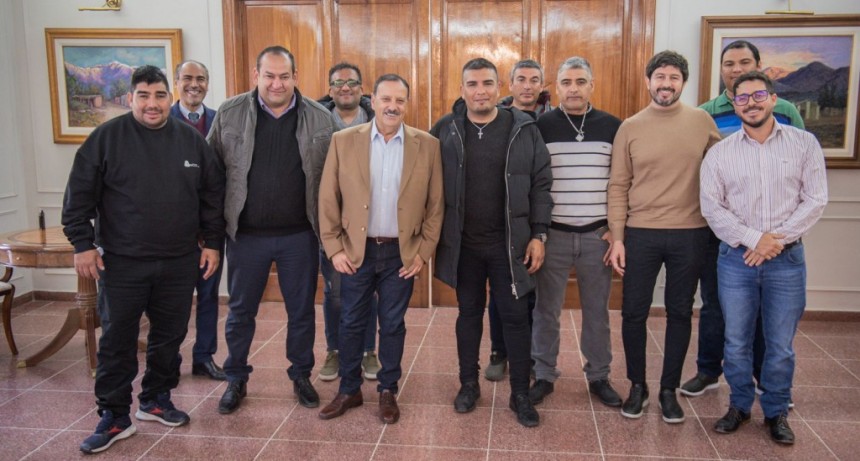 El gobernador Quintela recibió a las nuevas autoridades de la Asociación Obrera Textil