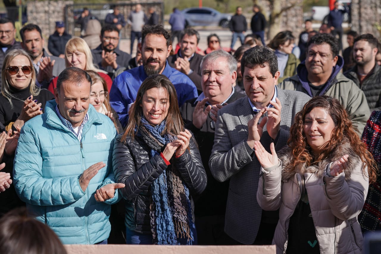 Aniversario del natalicio de Angelelli. El gobernador Quintela descubrió la piedra basal de la obra “Parque Temático y Turístico Memoria y Martirio” en Punta de los Llanos*  