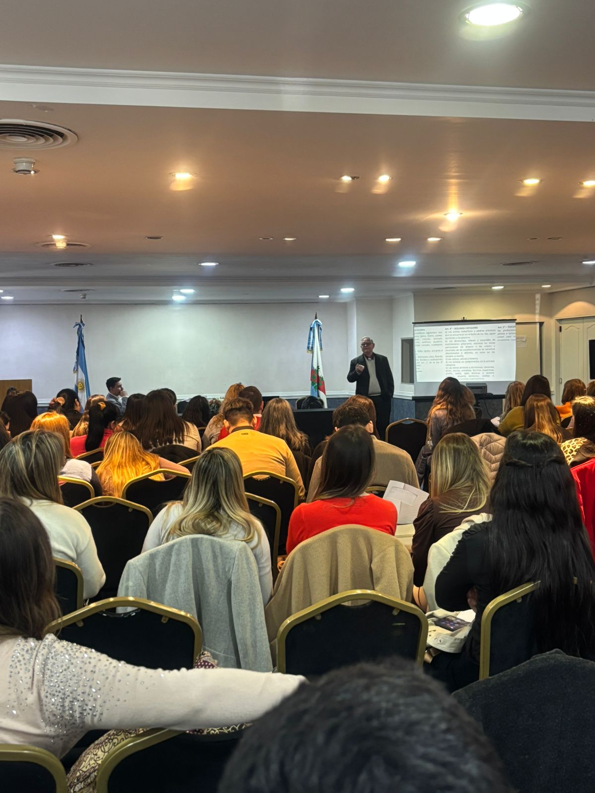 El Colegio de Escribanos capacita a sus profesionales para fortalecer el marco legal del desarrollo minero en La Rioja