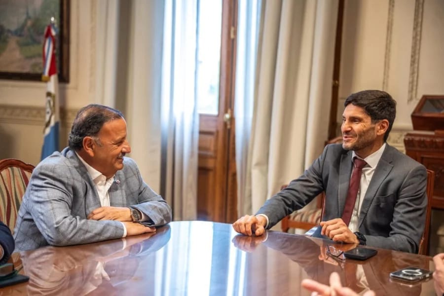 Quintela en Santa Fe: dialogó con Pullaro y participó en el Congreso de Ciencias Políticas.