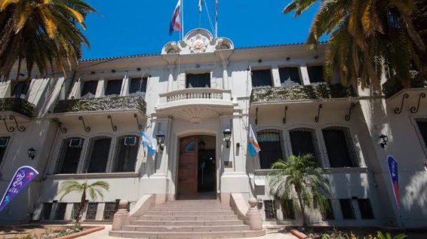 El Gobierno otorg&oacute; permiso especial para la Administraci&oacute;n P&uacute;blica por el partido de Argentina