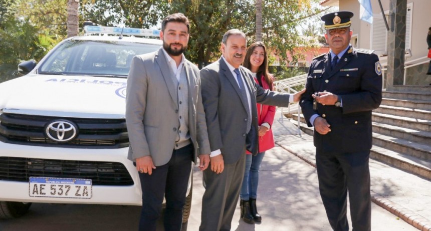El gobernador entregó nuevas unidades móviles a la Policía de la Provincia