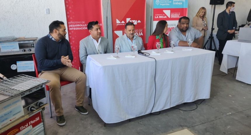 Entrega de emprendimientos del Banco de Herramientas e Insumos