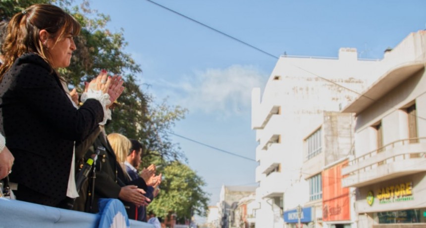 La Ciudad de La Rioja homenajeó al Padre de la Patria con un desfile cívico militar