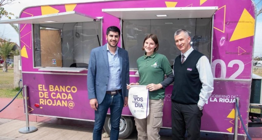 Banco Rioja  participó en la EXPO UNdeC en Chilecito y realizó la apertura de cuentas bancarias  para jóvenes de entre 13 y 17 años 