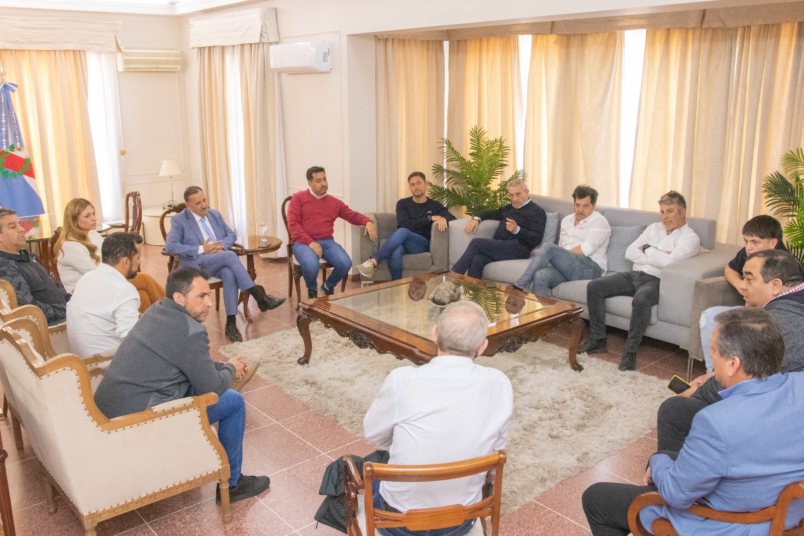 El gobernador Ricardo Quintela se reunió con autoridades y pilotos de la ACTC para el arribo de nueva categoría del deporte motor argentino