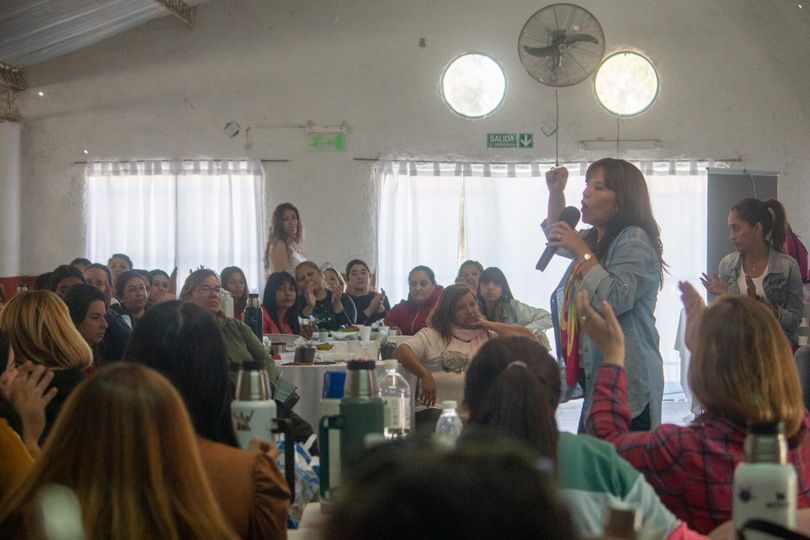 Contundente respaldo de mujeres a la precandidatura de Inés Brizuela y Doria