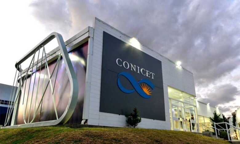 Docentes de la UNLaR salieron en defensa del CONICET