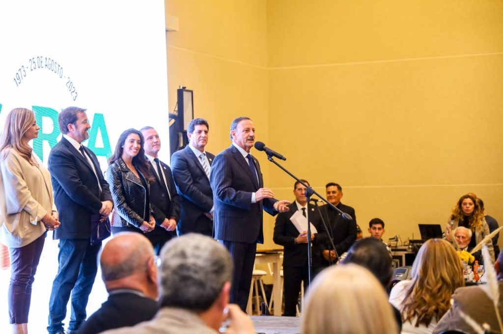 Quintela aseguró que el aumento a estatales se cobrará en septiembre  