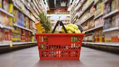Suba del dólar: supermercados remarcan precios hasta un 9%.