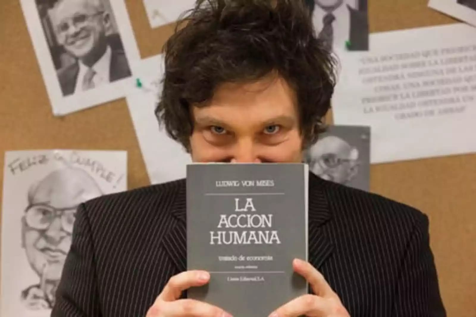 En pleno escándalo de las coimas, le quieren sacar un premio a Milei.