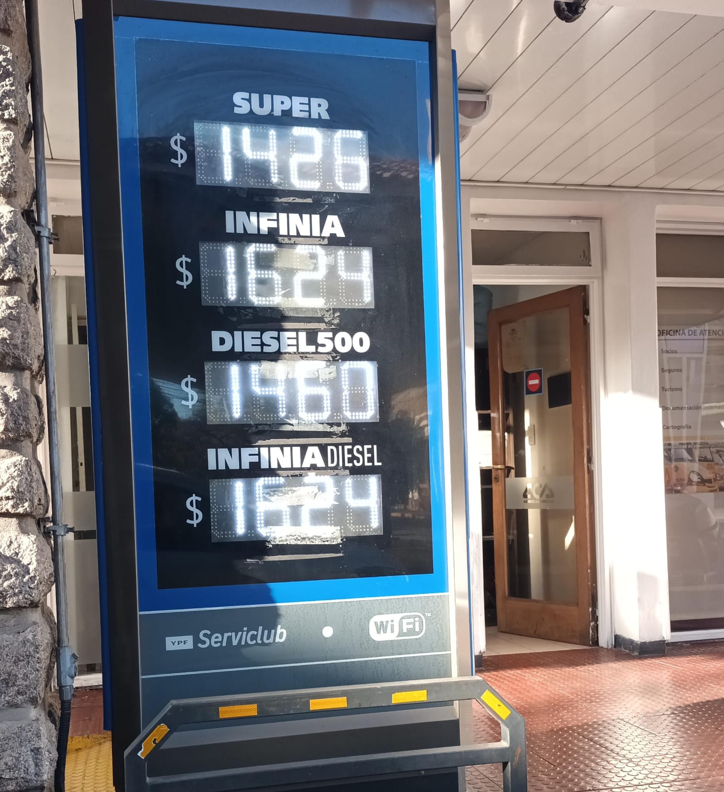 Nafta sin freno: sexto aumento en agosto y advierten que habrá subas cada 72 horas. 