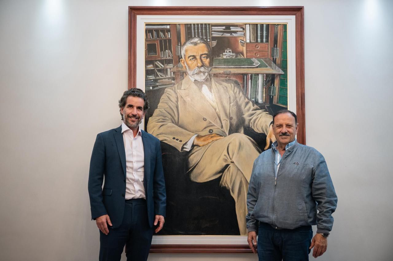 Quintela recibió al rector de la Fundación Barceló y respaldó proyectos educativos y deportivos.