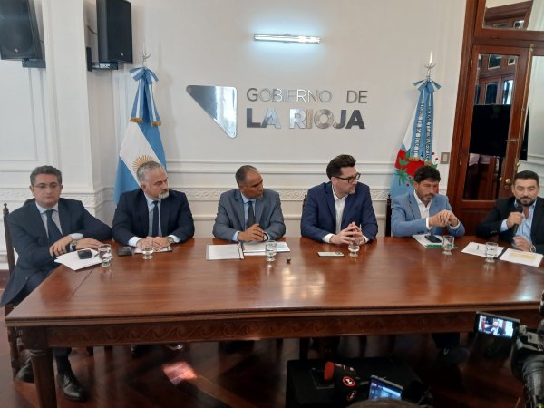 Mientras Milei ahoga financieramente a los argentinos, Quintela dispuso una baja de 20 puntos las tasas de Banco Rioja