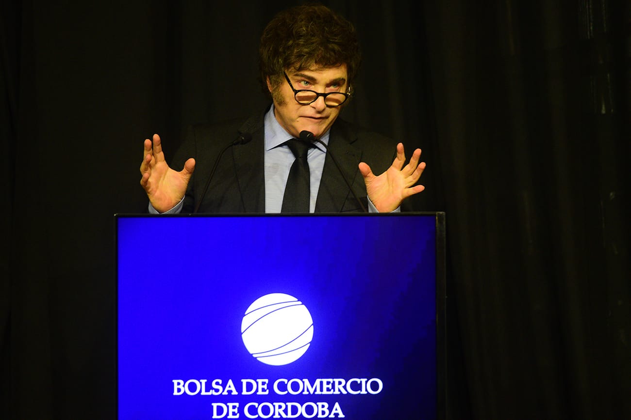 El último que apague la luz. Milei se compara con De la Rúa y revive los fantasmas del 2001.