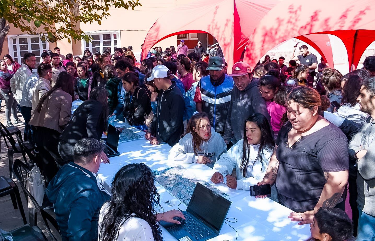 El Gobierno continúa con el proceso de titularización de viviendas.