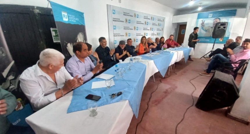 Chepes: Armando Molina y Miguel Galeano junto al consejo provincial del PJ se reunieron con presidentes de los Llanos