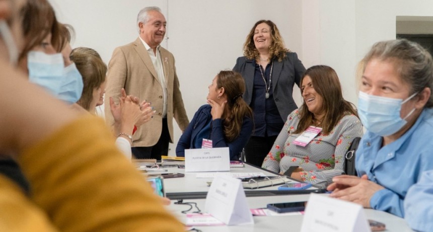 Capacitan a becarios del Programa de Salud Comunitaria