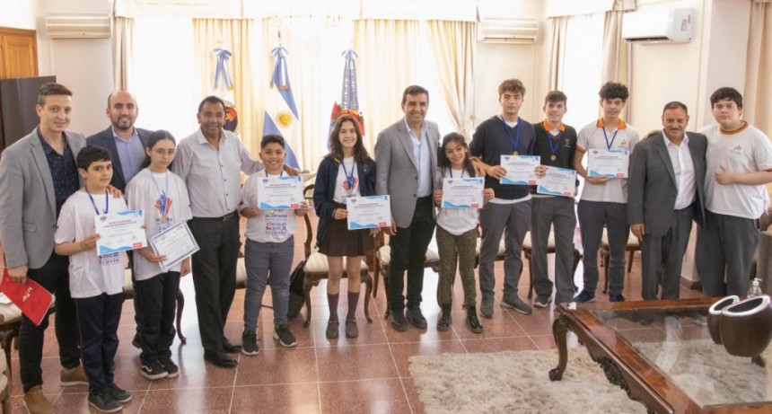 Quintela recibió a alumnos ganadores de olimpíadas de matemáticas