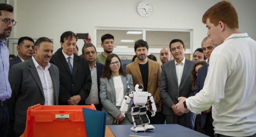 El gobernador Ricardo Quintela inauguró el Clúster Tecnológico en el ISAE